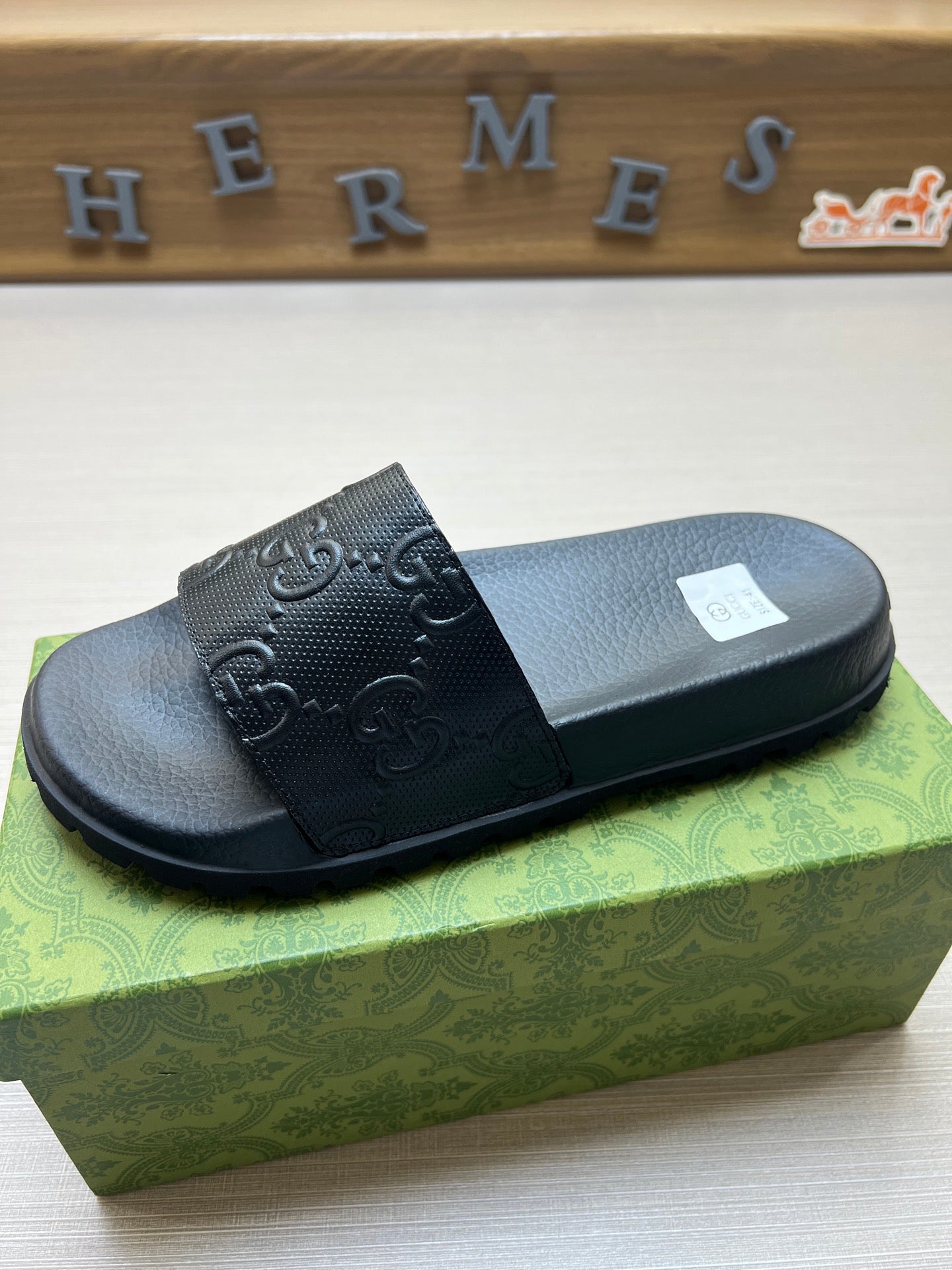 Z5X76B2  Popular slippers