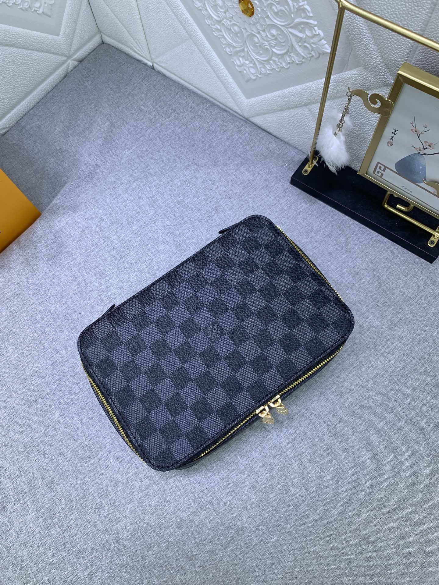 B1X34E272 Popular  leather bag 