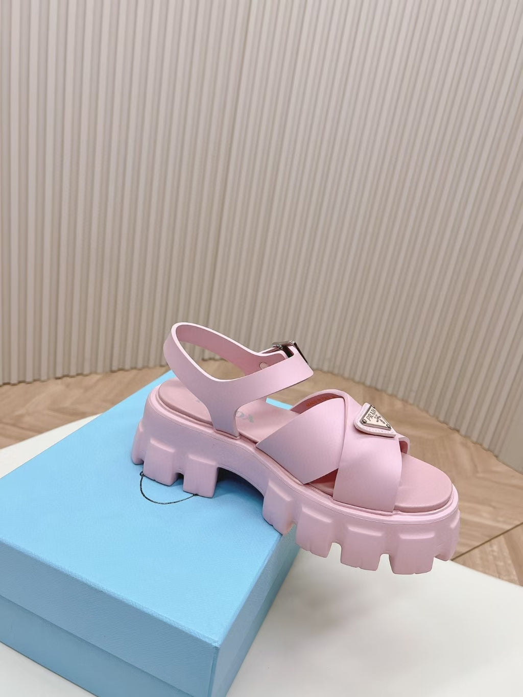 ZPX76P4 Popular sandals