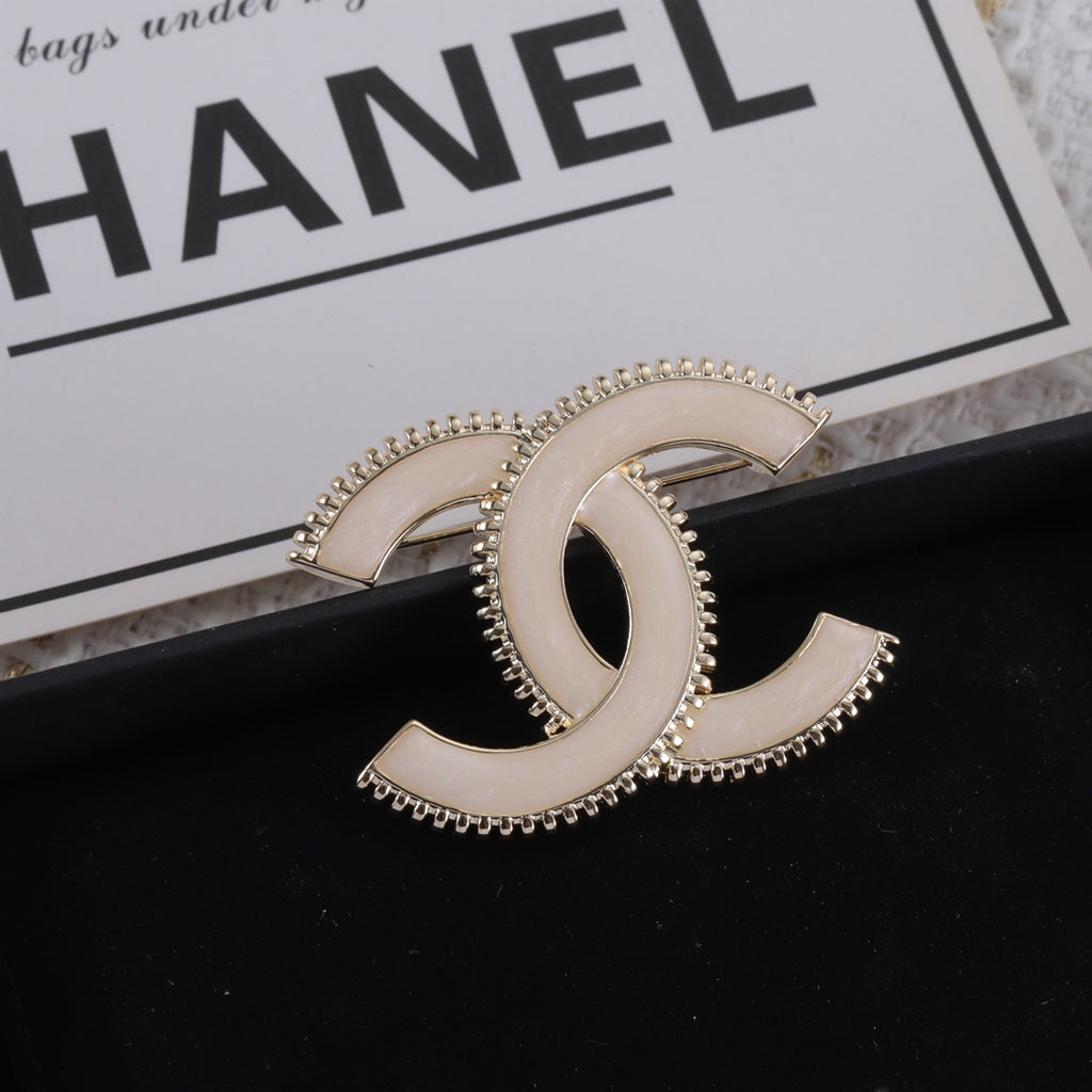 X14C781   Popular Brooch