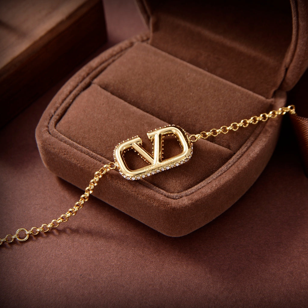 X1Y83VL243K  Popular Bracelets