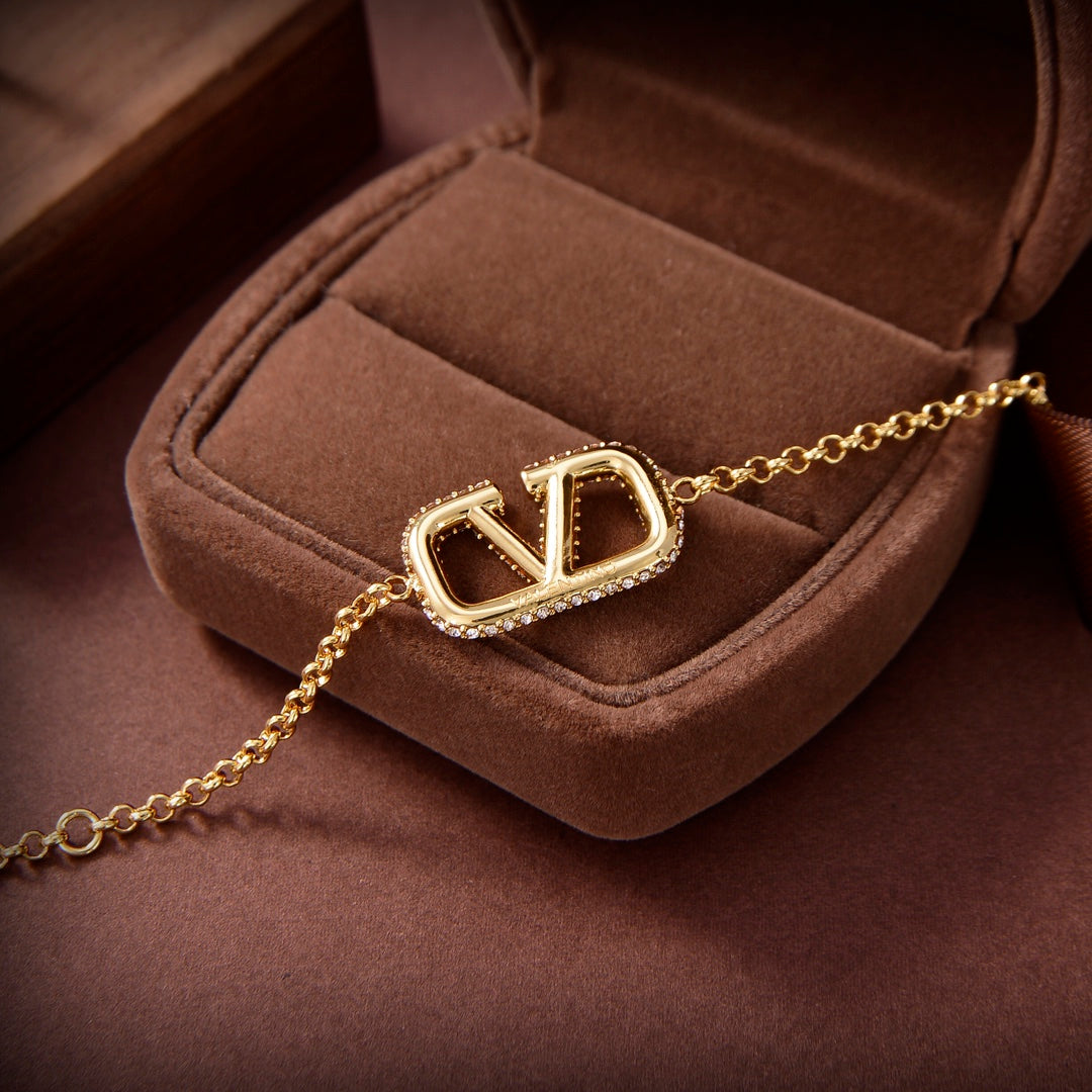 X1Y83VL243K  Popular Bracelets
