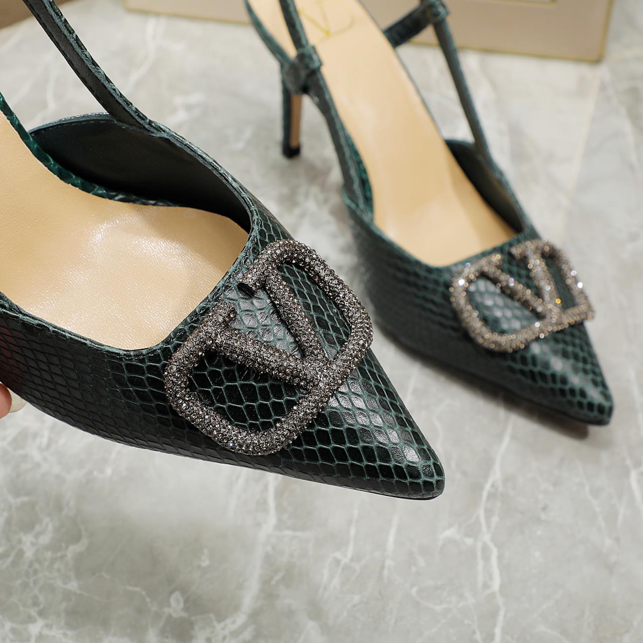 Z2R45VL20 Popular leather  High heels
