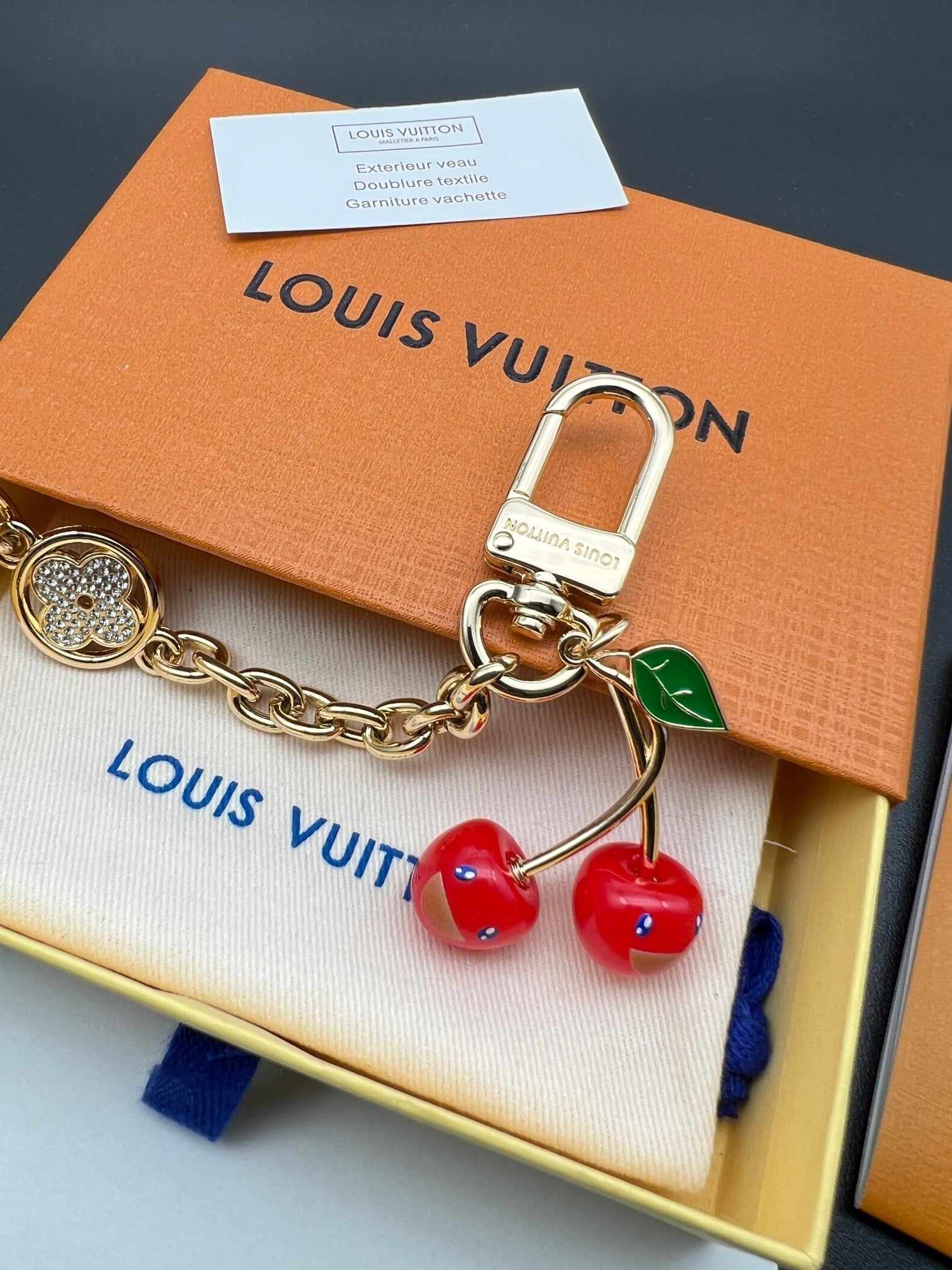 A1Z105E32 Popular bag 's charms accessories