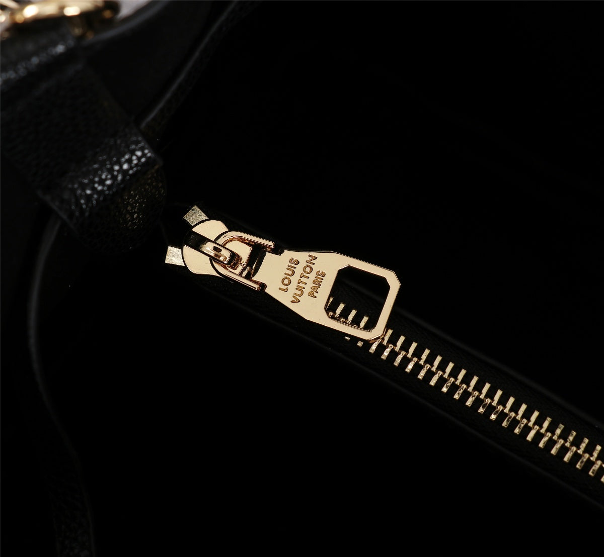 B12X73E60 Popular leather bag 