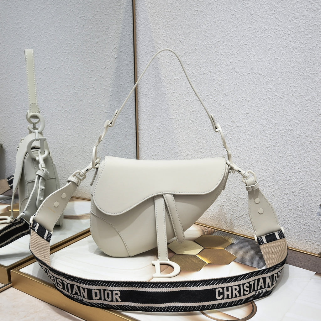 B1W35D115 Popular leather bag