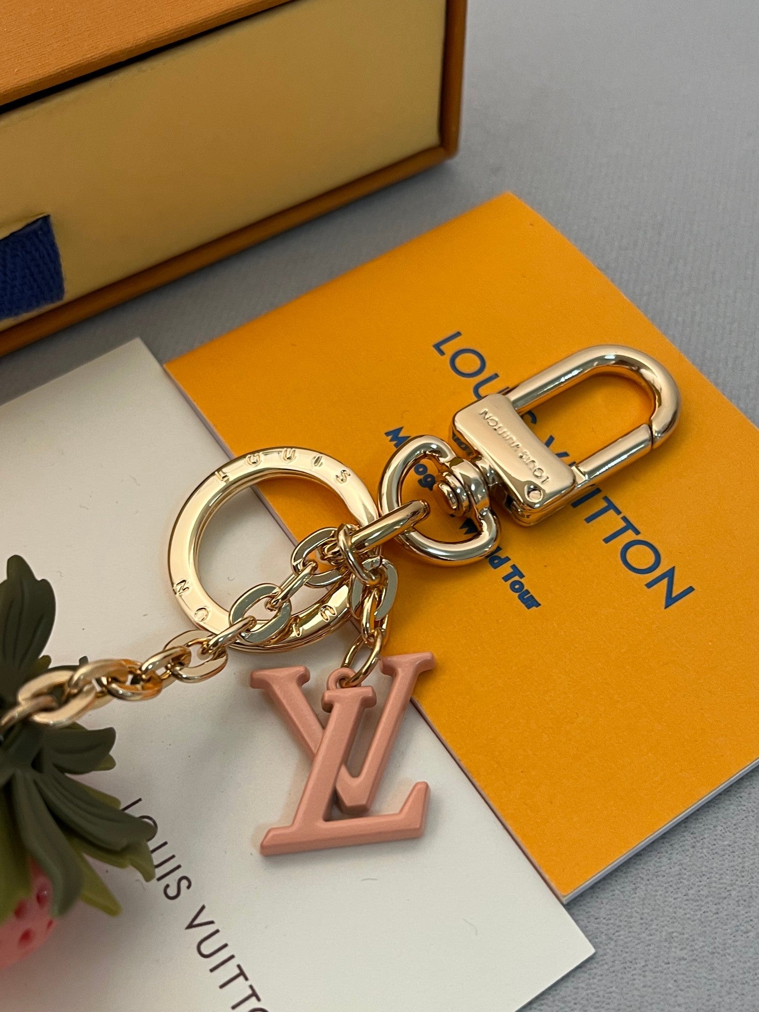 A1Z105E19 Popular bag 's charms accessories