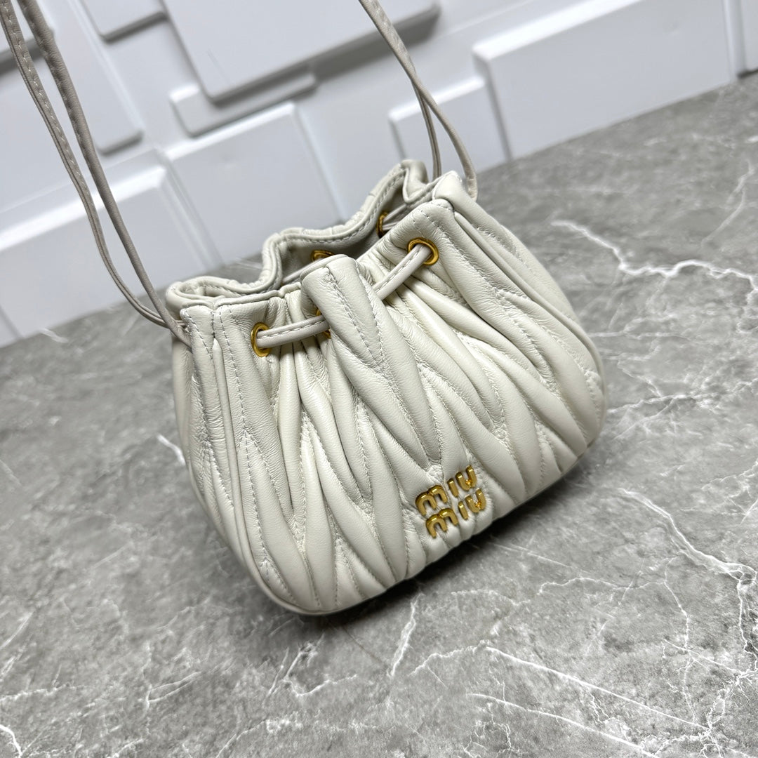B1P36A81 Popular leather bag