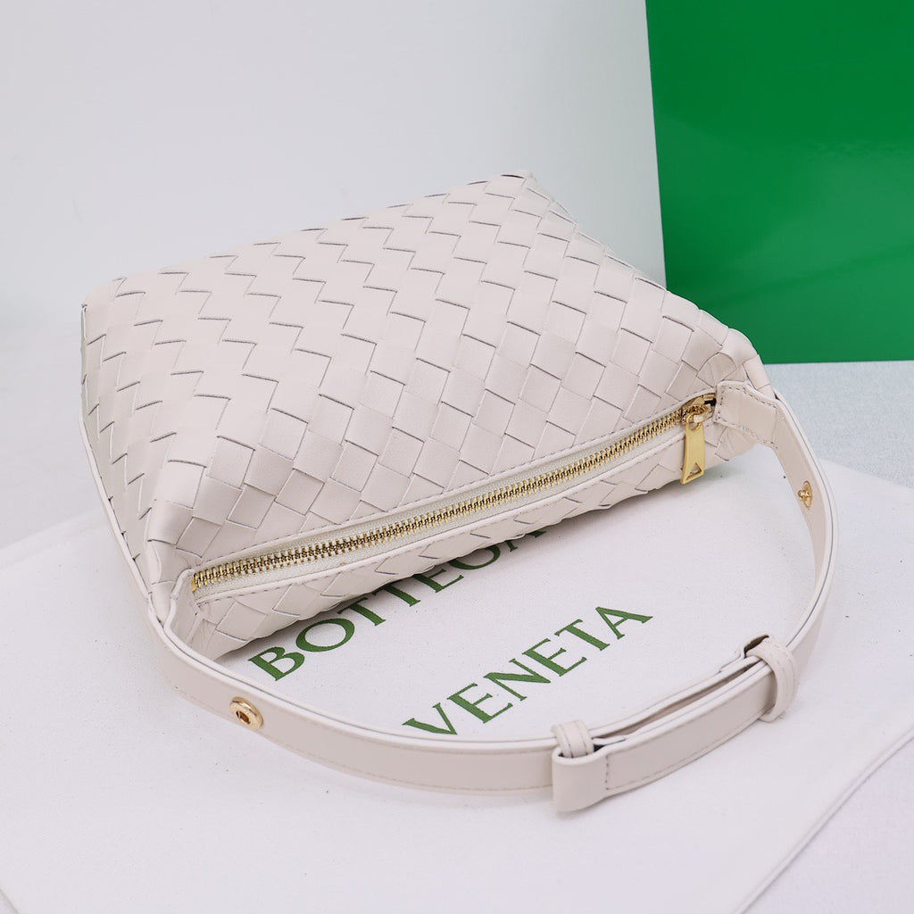 B1X76A10  Popular leather bag