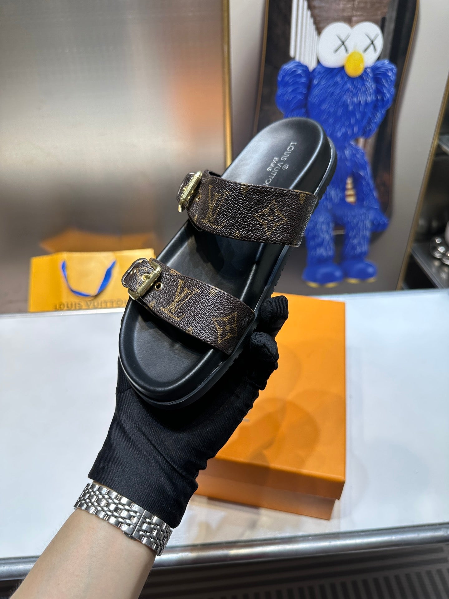 Z1ZE10 Popular sandals
