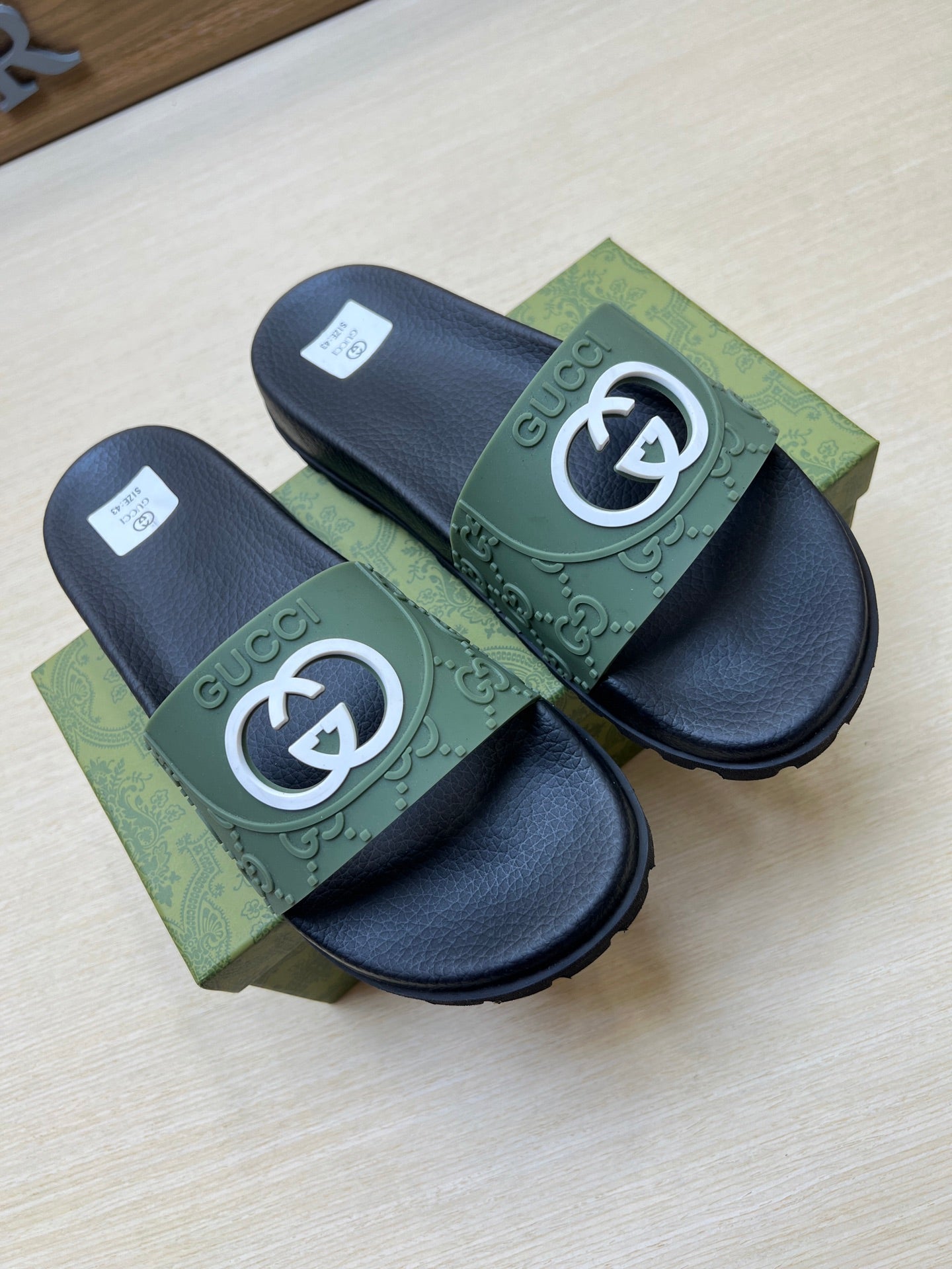 Z5X76B6  Popular slippers