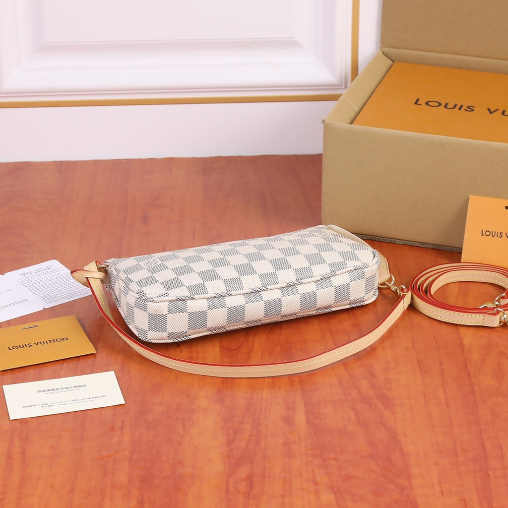 B1X102E17 Popular  leather bag 