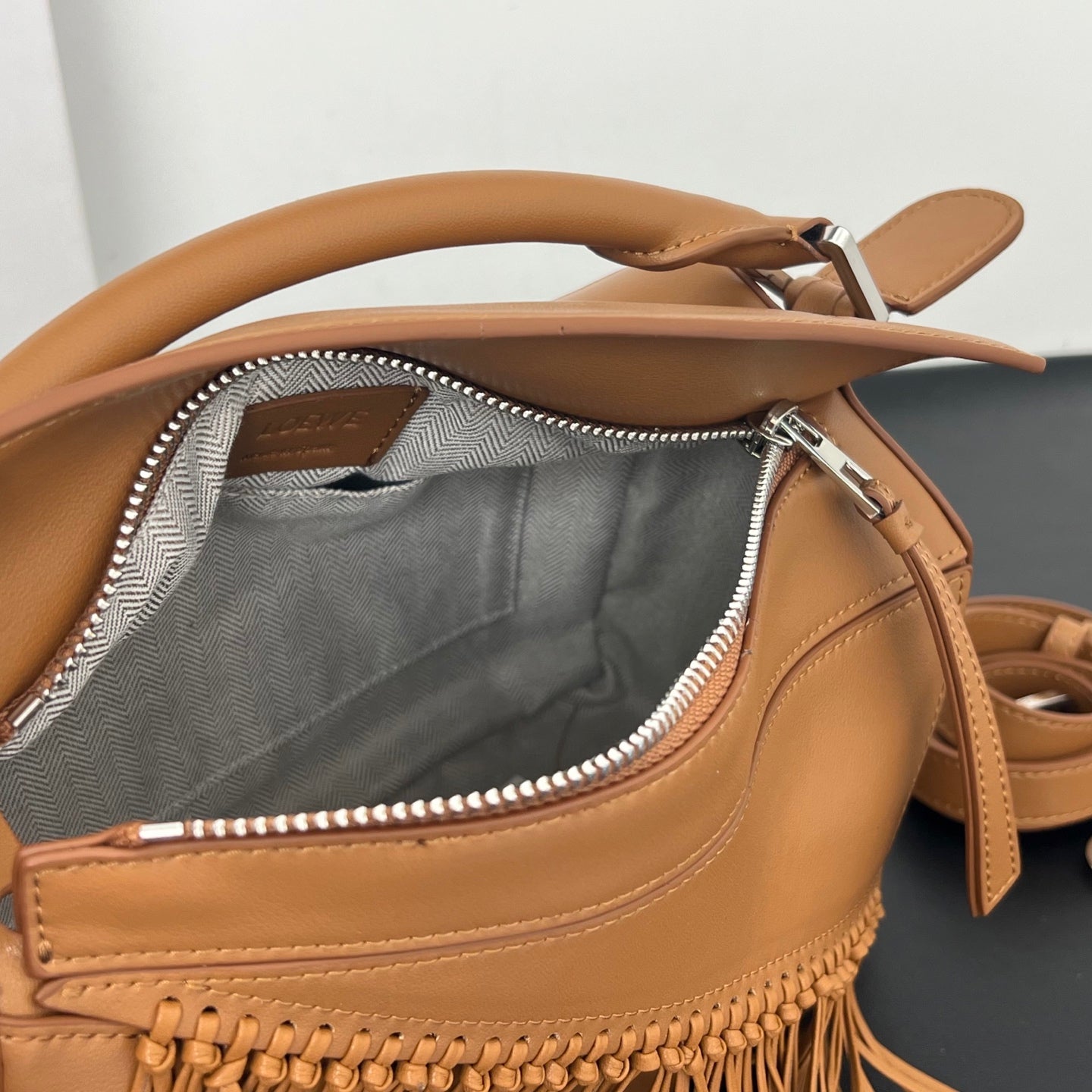 B1R66A17 Popular leather bag