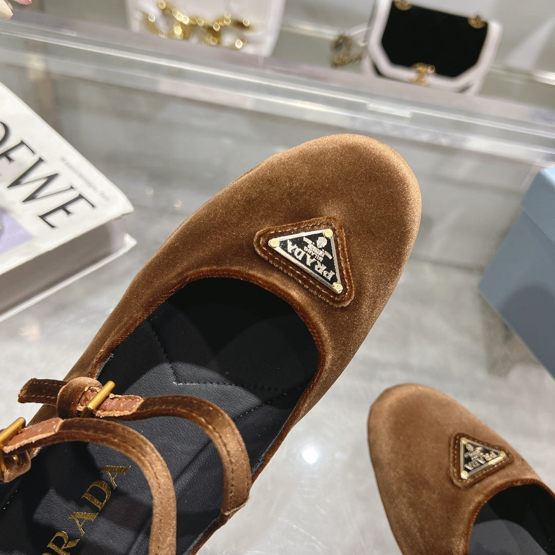 Z2Q105P380 Popular high-quality Shoes