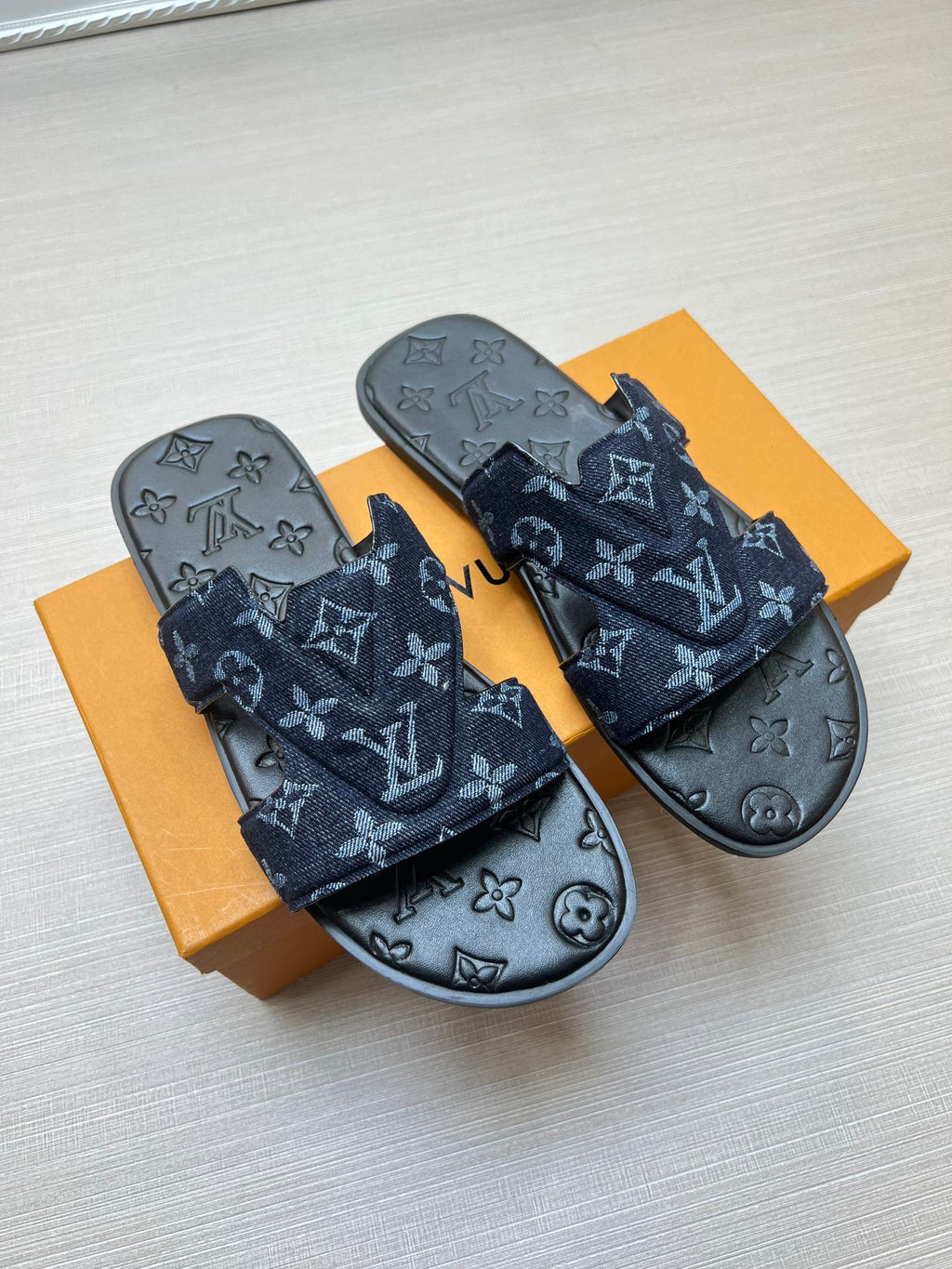 Z5ZE28 Popular slippers