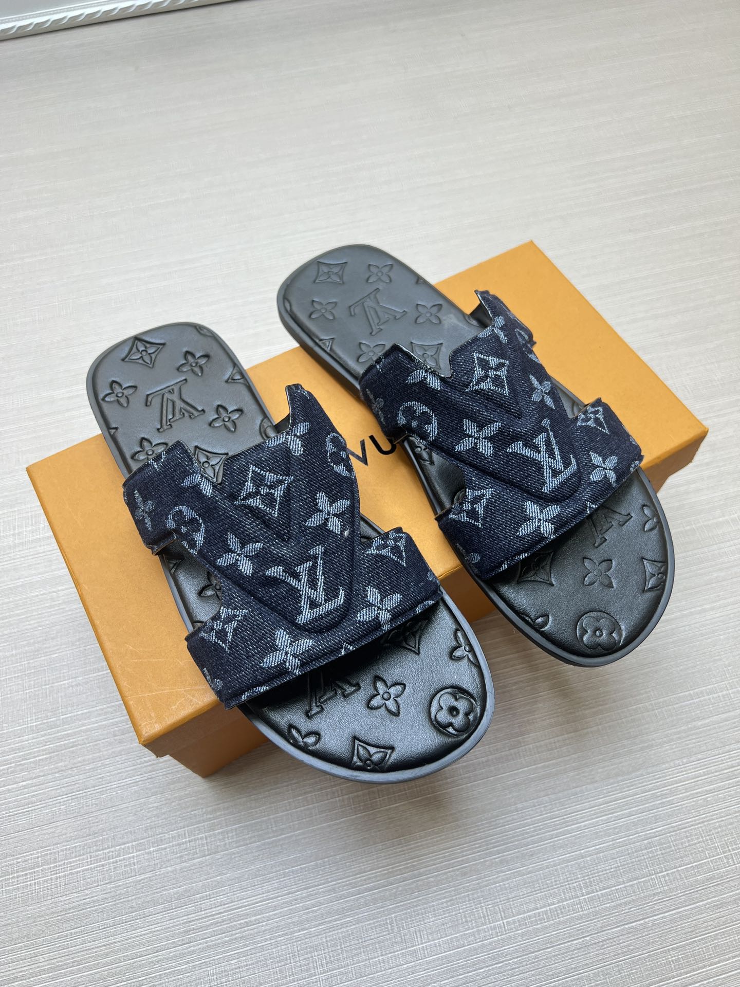 Z5ZE28 Popular slippers
