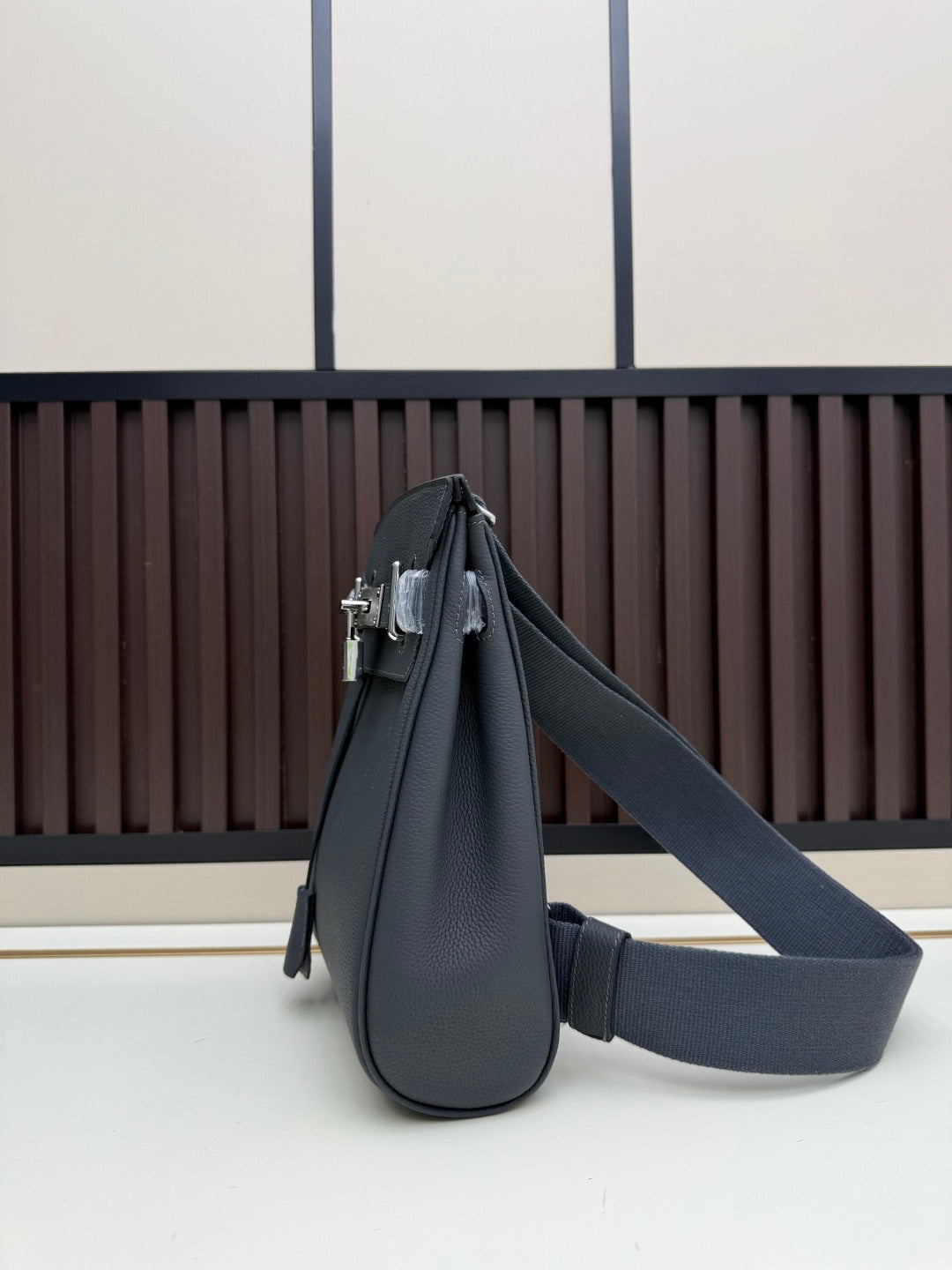 B1P36H45 Popular leather bag