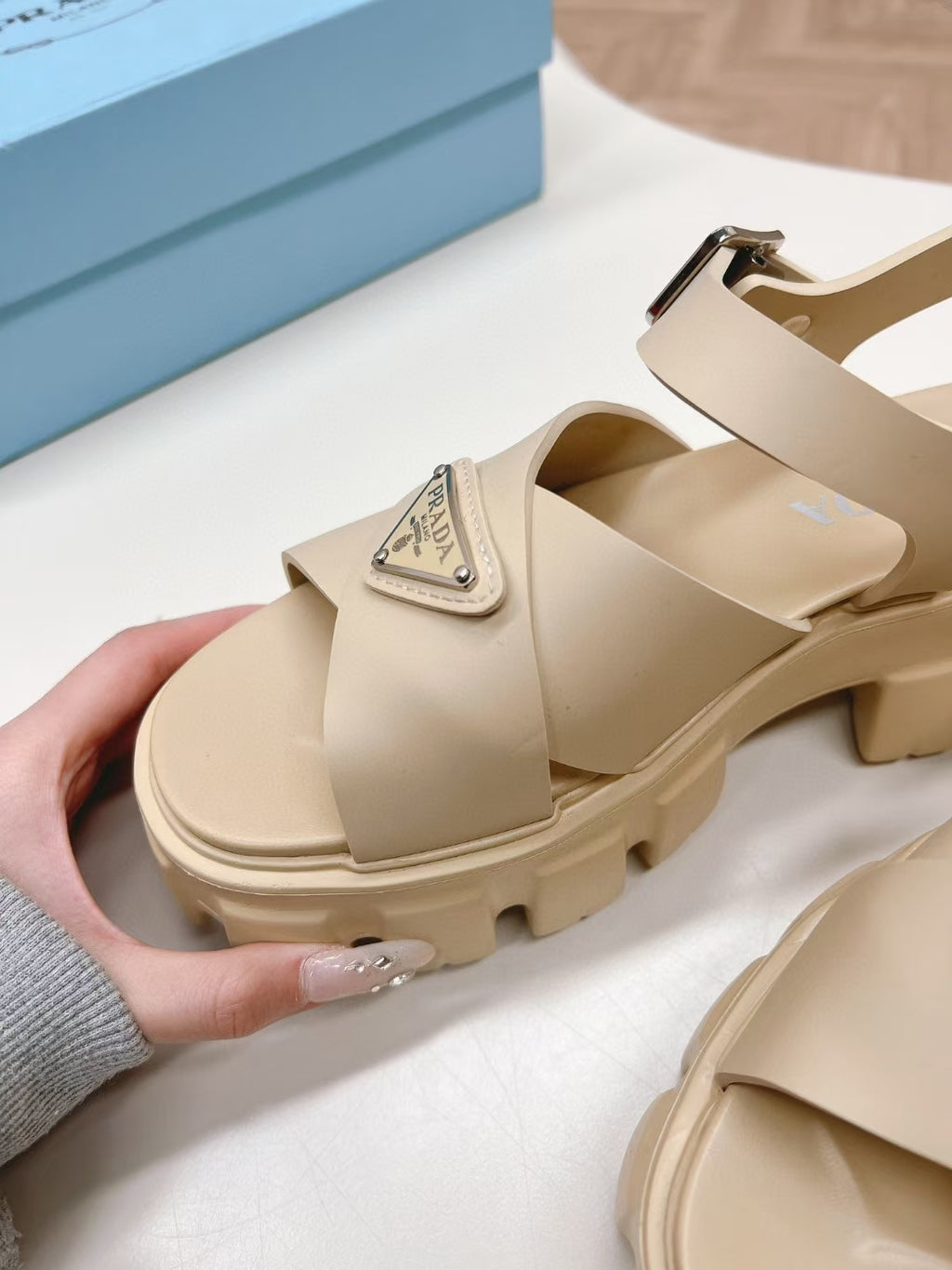 ZPX76P4 Popular sandals