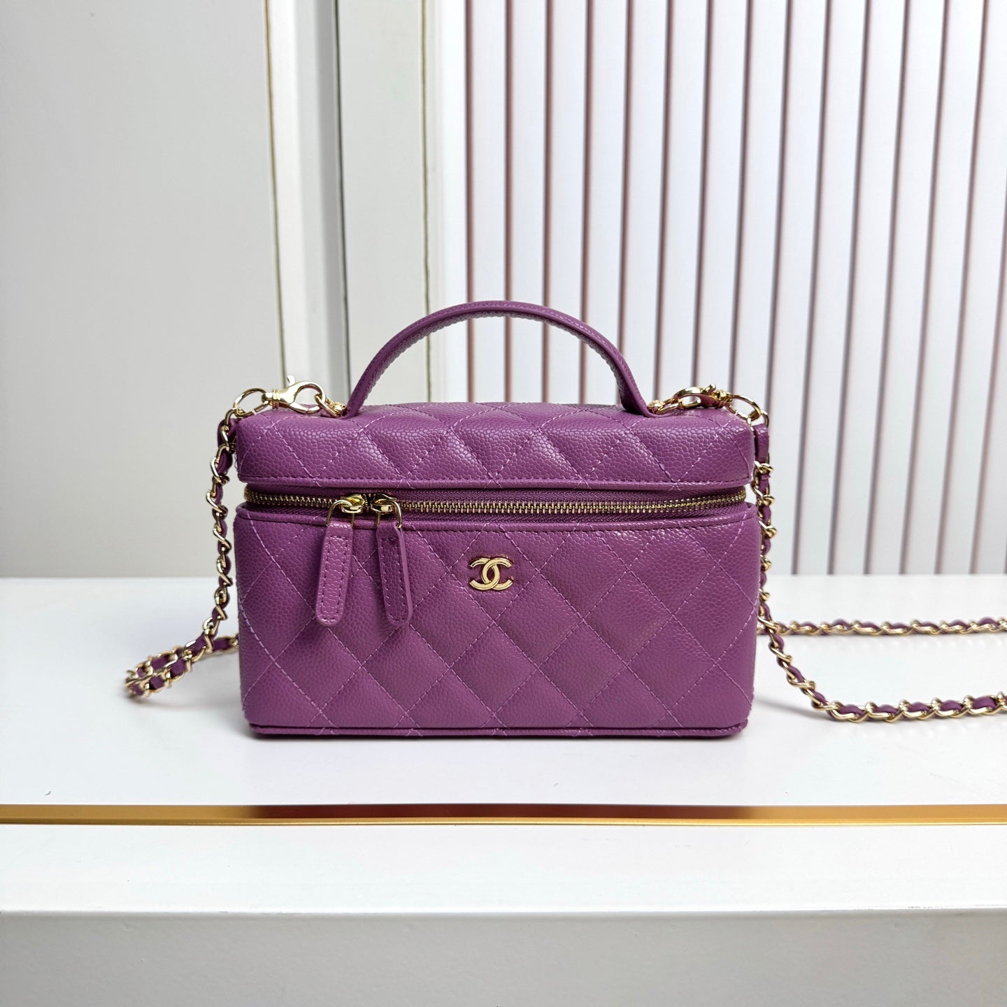 B1X66C19  Popular leather bag