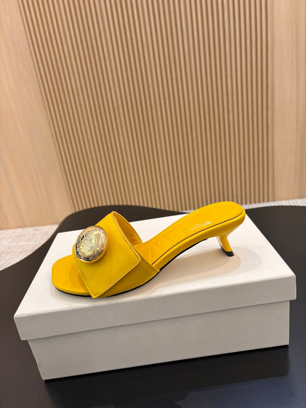 Z2X66V17 Popular high-quality leather Shoes