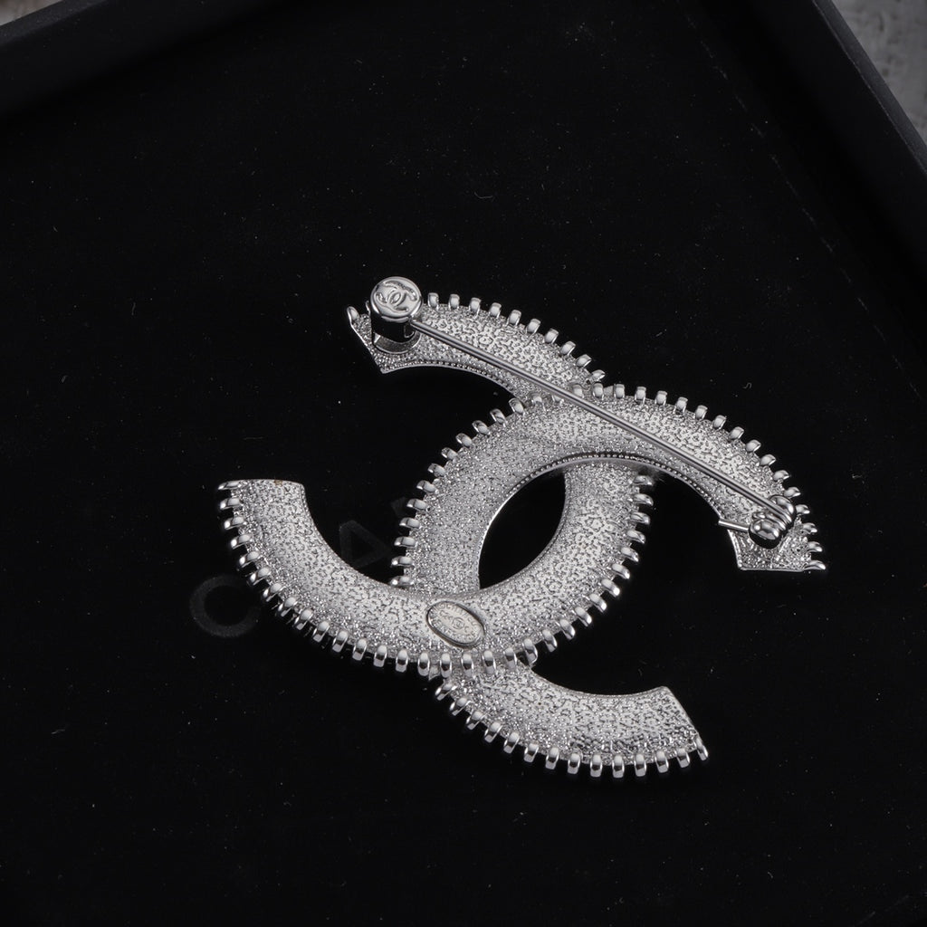 X14C781   Popular Brooch