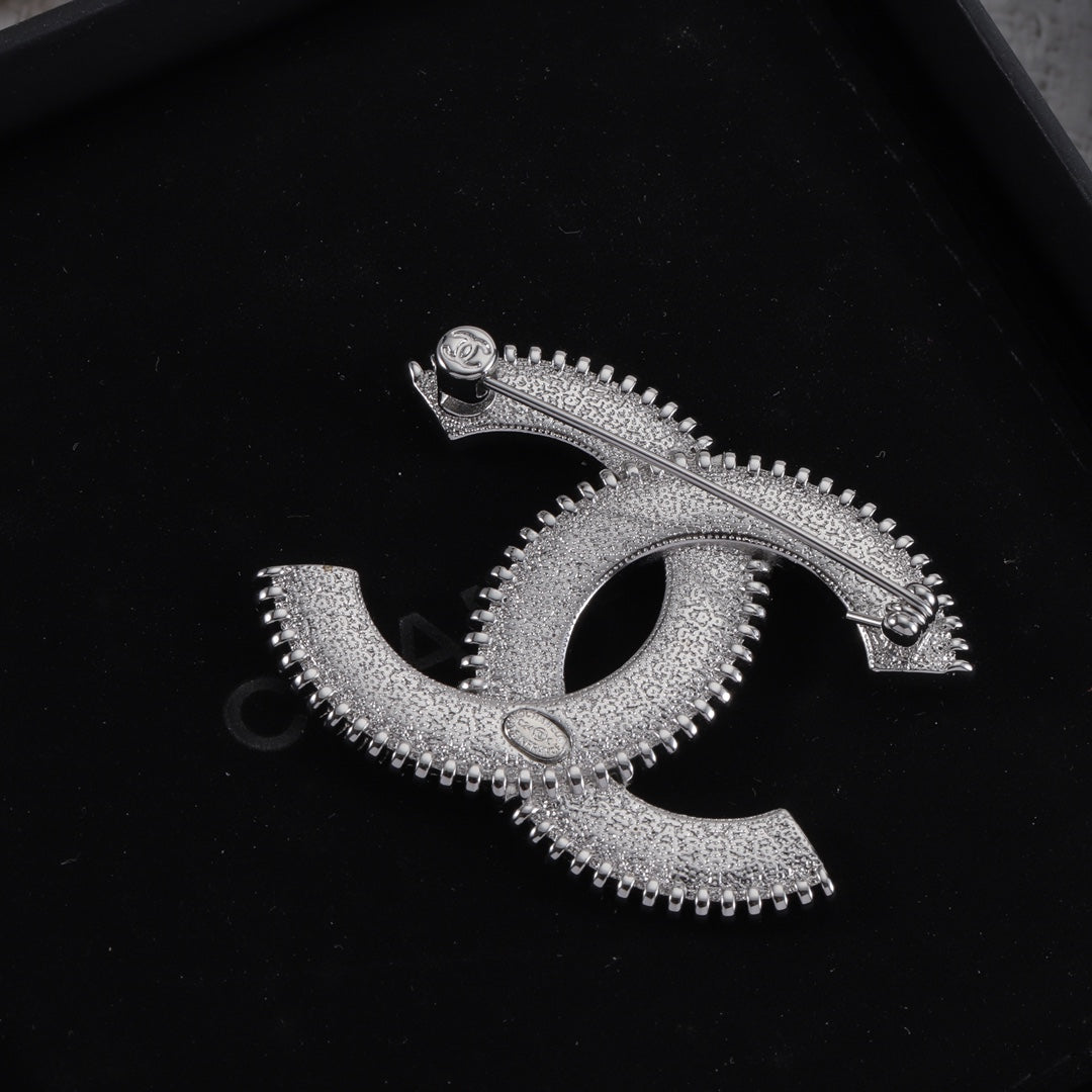 X14C781   Popular Brooch