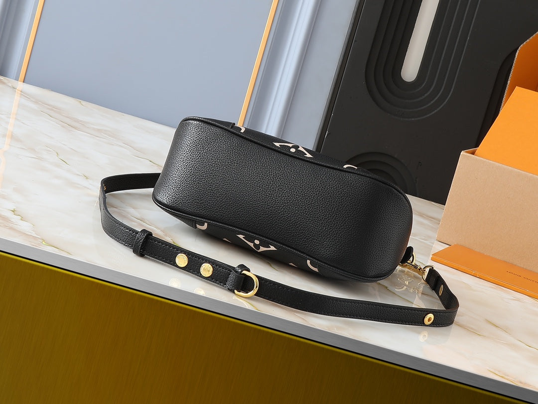 B1R76E48 Popular leather bag
