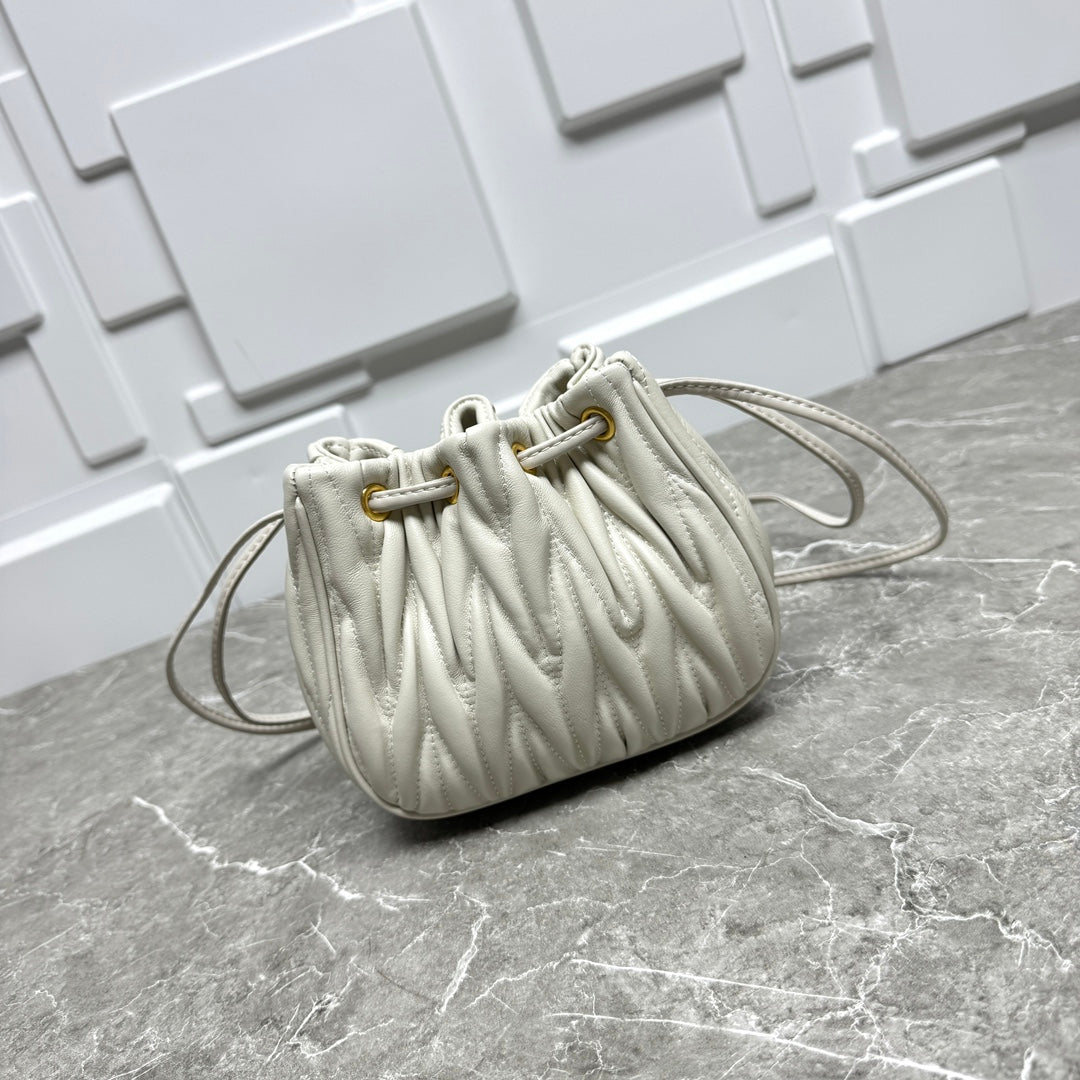 B1P36A81 Popular leather bag