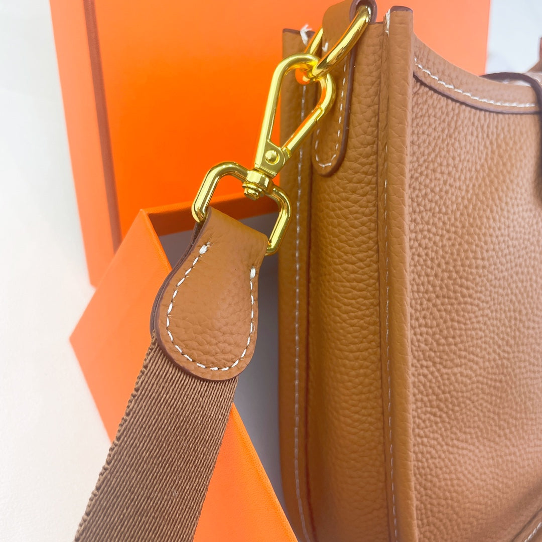 B1N46H5 Popular leather bag