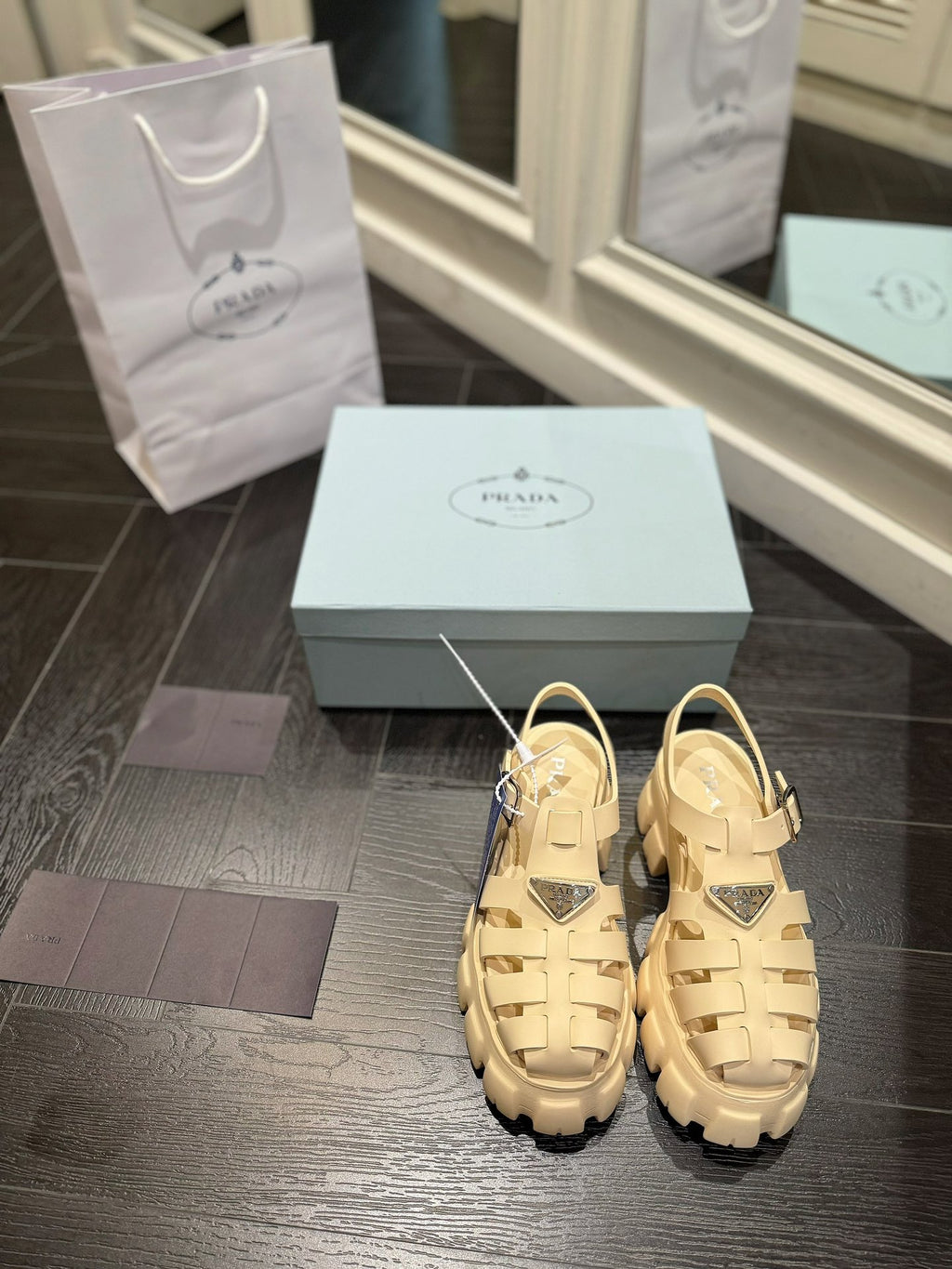 Z2R85P51  Popular high-quality shoes