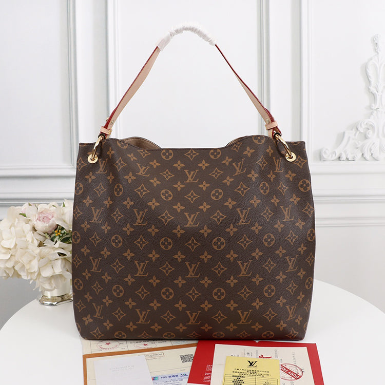 B1P11E84 Popular leather bag 