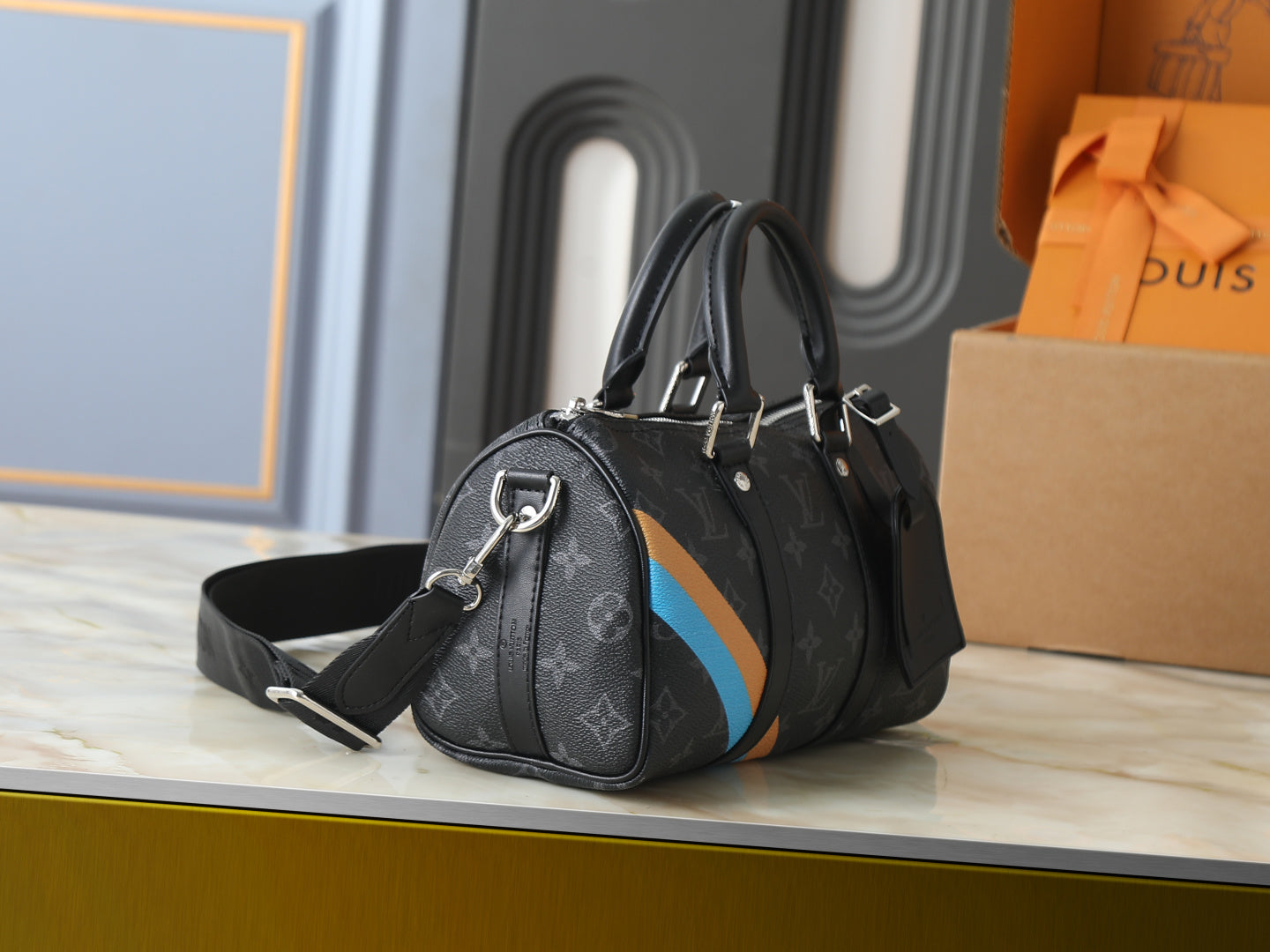 B1R76E51 Popular leather bag