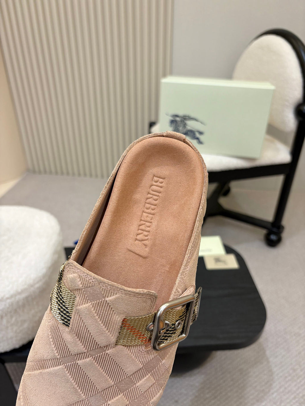 Z2N85R11 Popular high-quality shoes