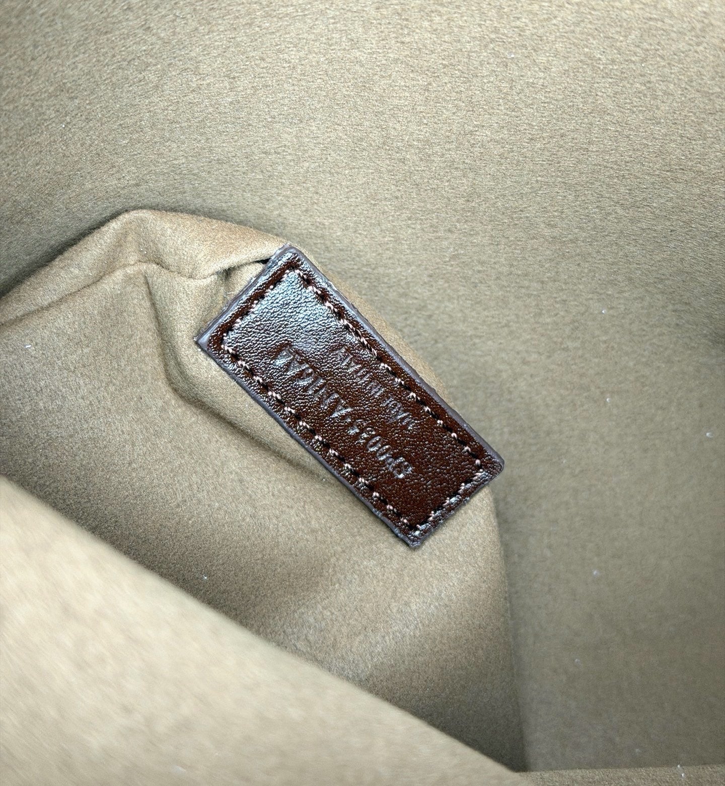 B1R76SL24 Popular leather bag