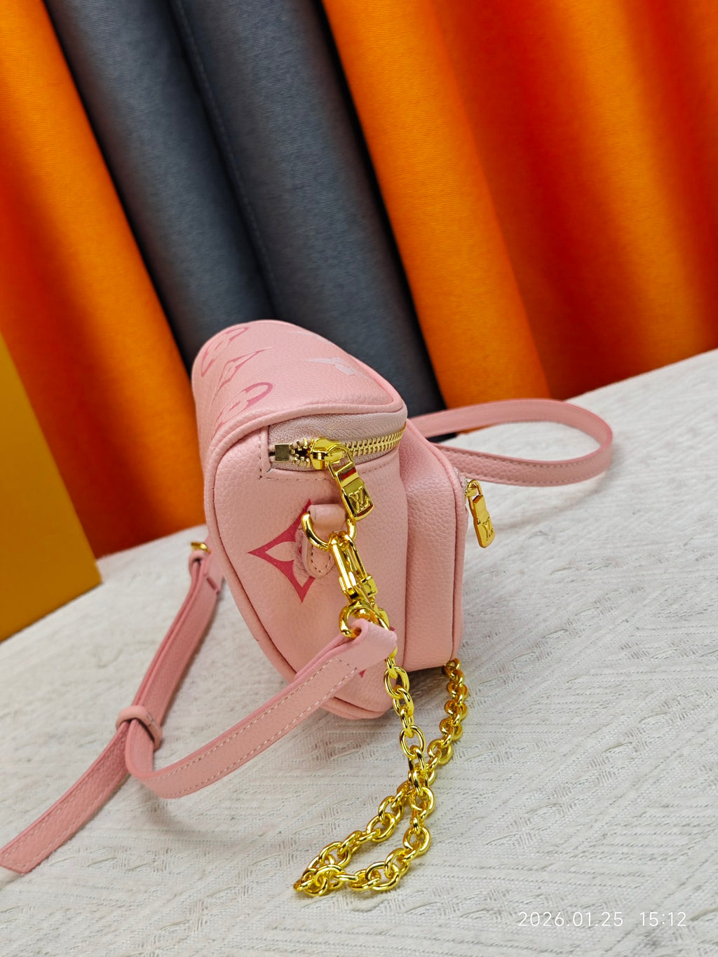 B1P46E76 Popular leather bag