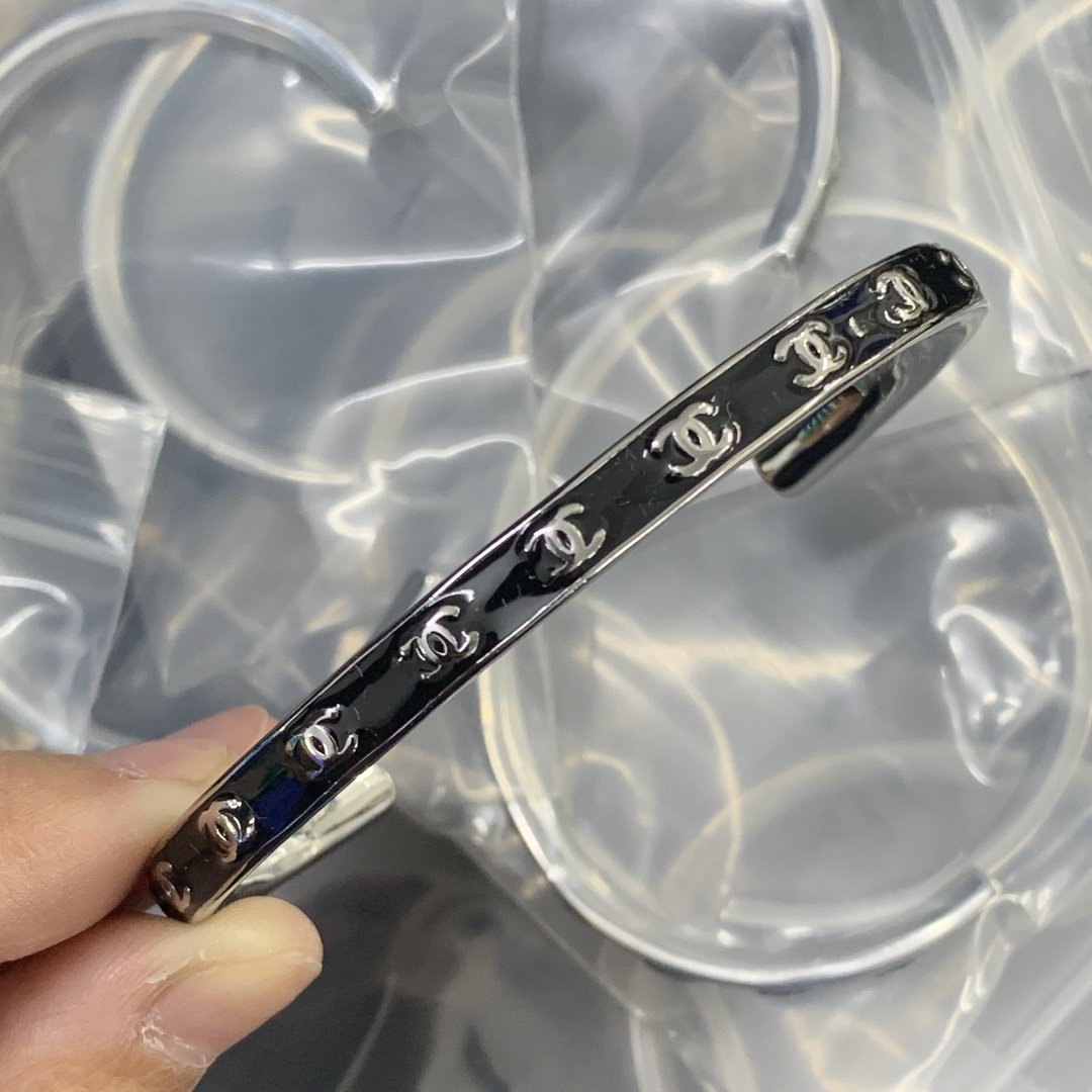 X1X54C68K  Popular Bracelets