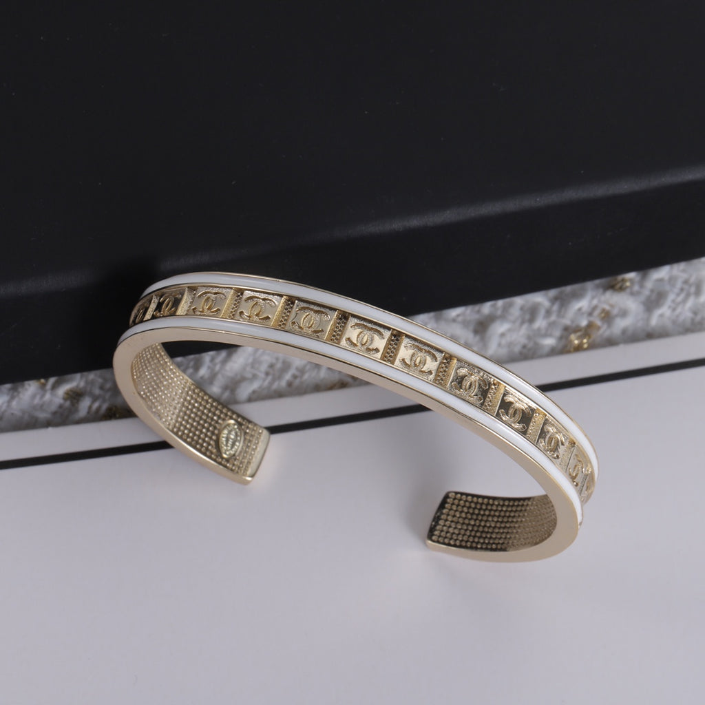 X1Z34C315K  Popular Bracelets