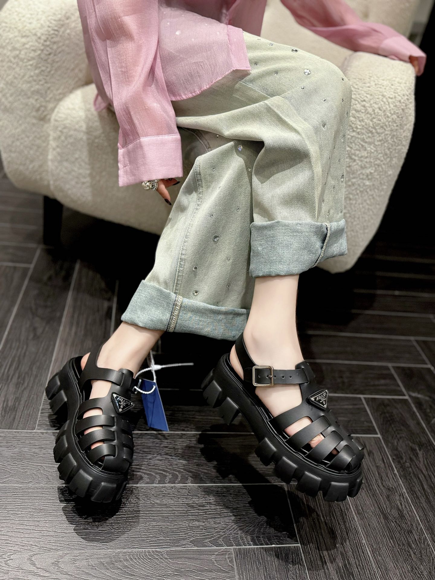 Z2R85P51  Popular high-quality shoes