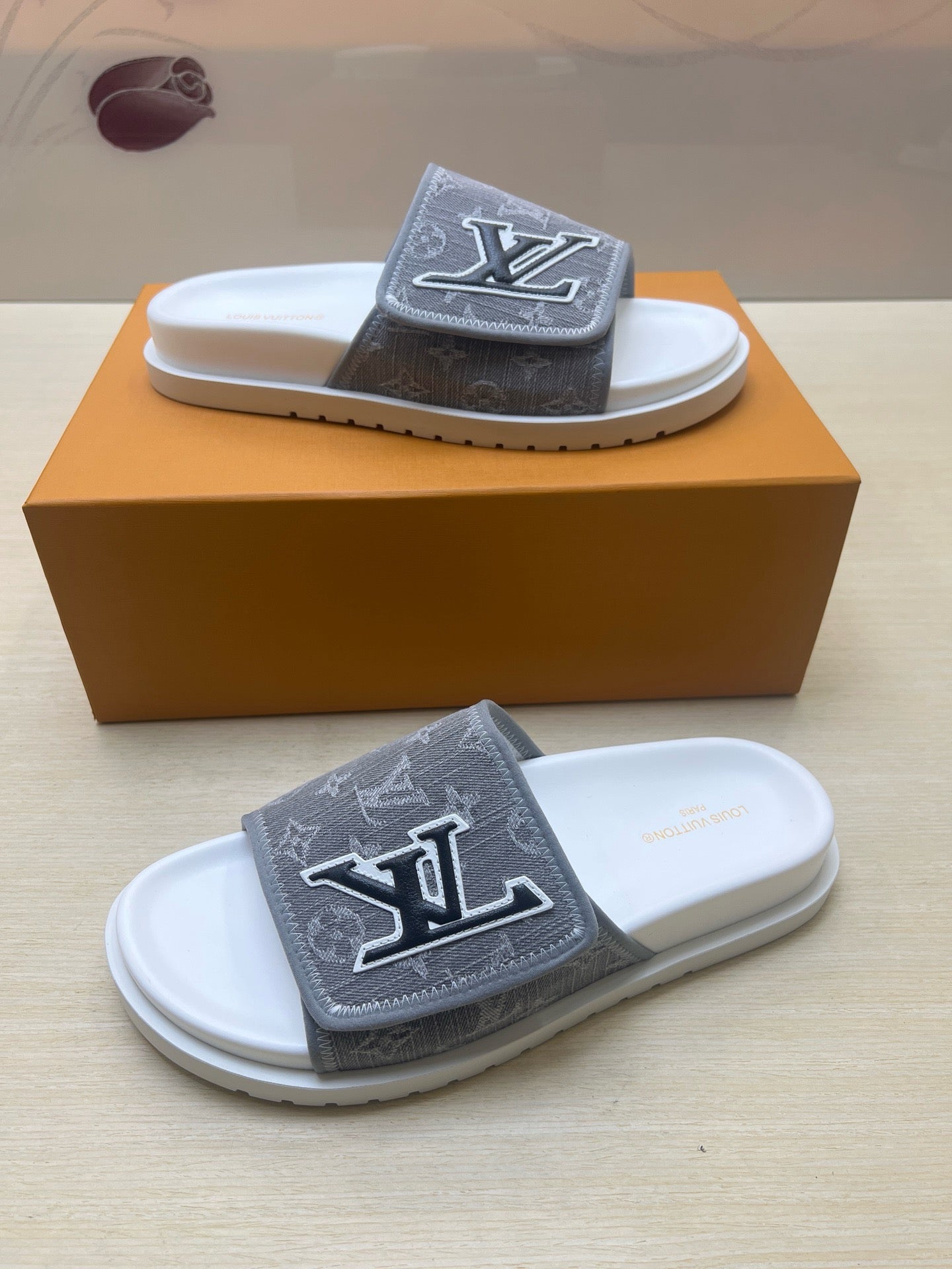 Z5R66E21 Popular  Slippers