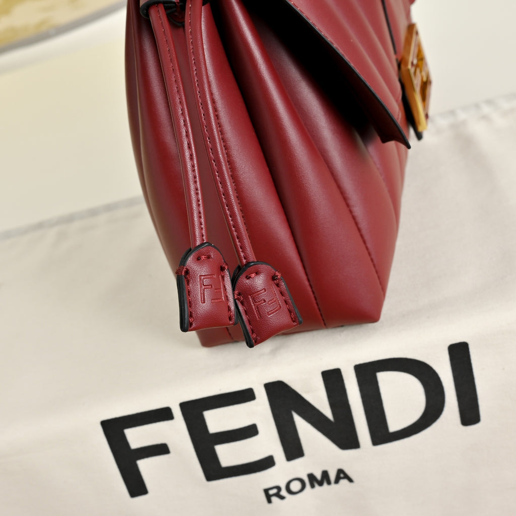B1P36F106 Popular leather bag