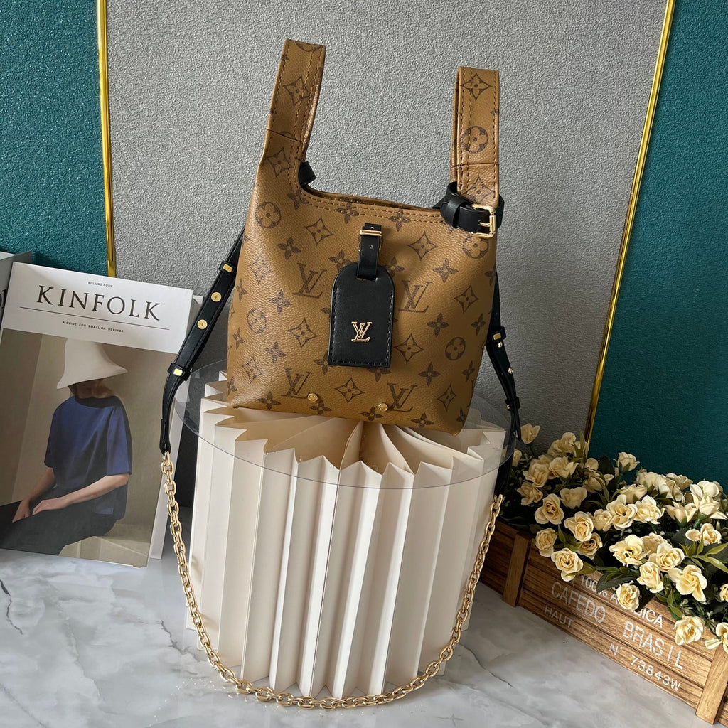 B1X34E274 Popular   leather bag 