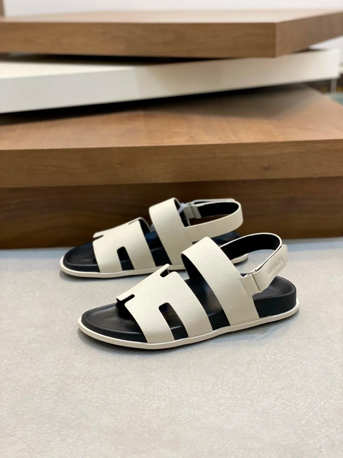 Z2P36H19 Popular high-quality leather Shoes