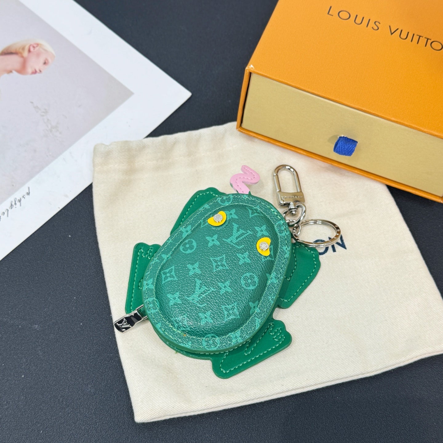 A1Z105E3 Popular bag 's charms accessories
