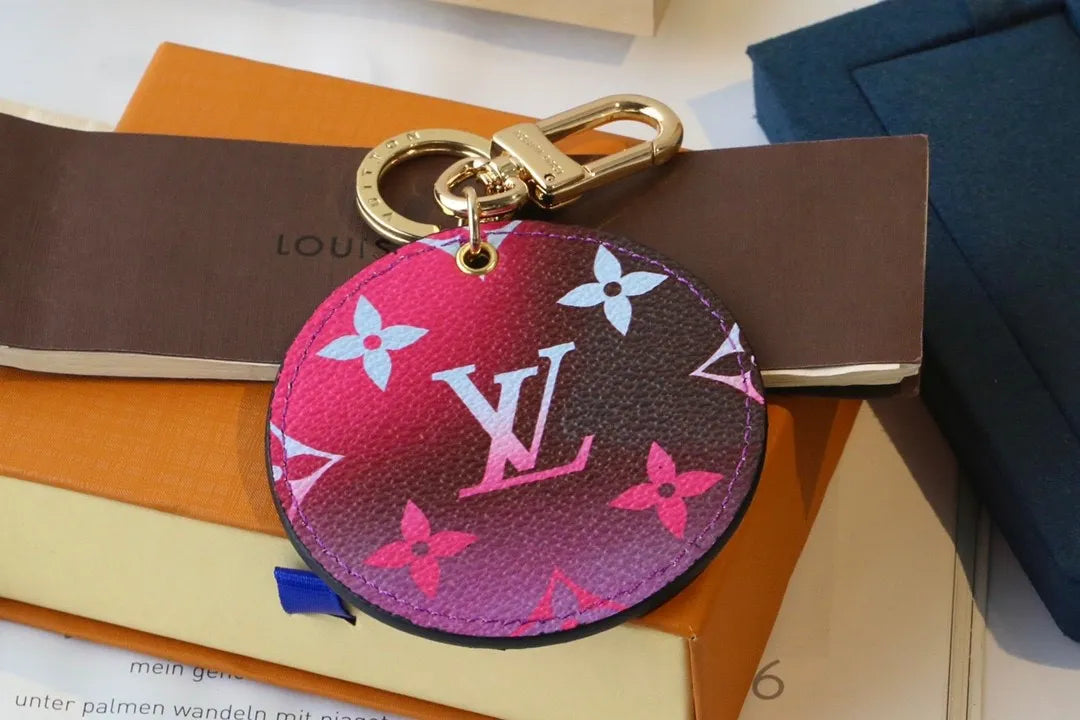A1Q105E22 Popular bag 's charms accessories
