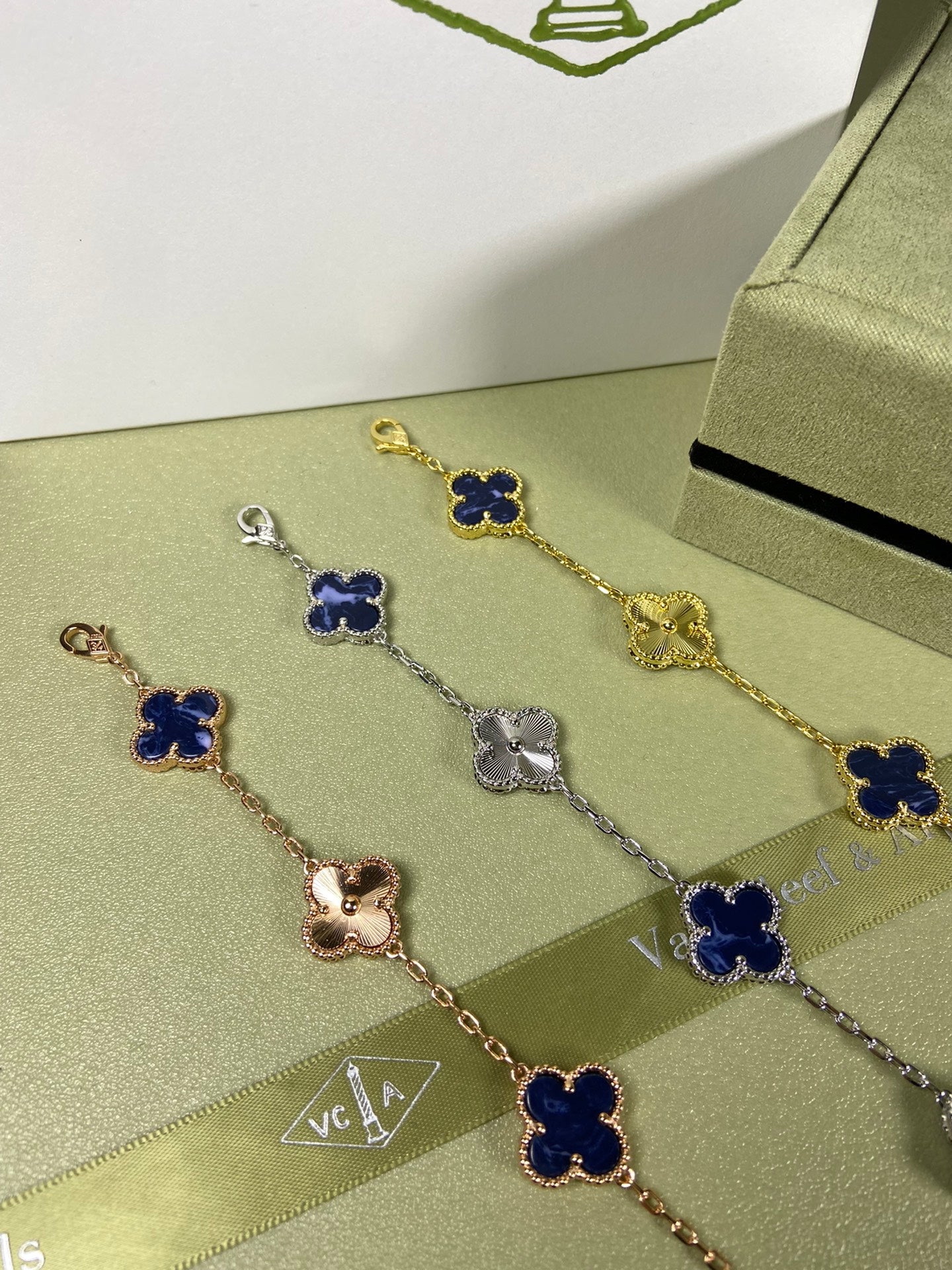 X5X94VA181K  Popular bracelets  5 flowers normal size1.5cm flower