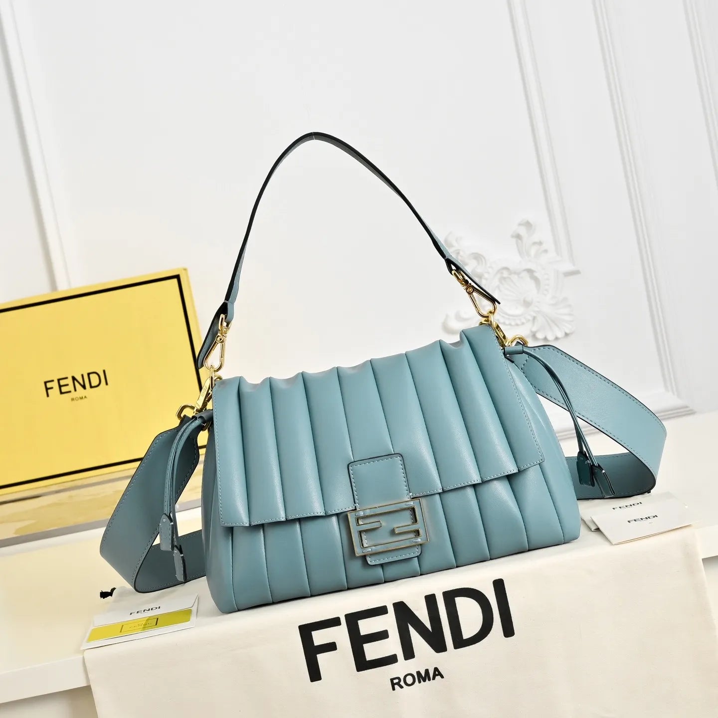 B1P36F106 Popular leather bag