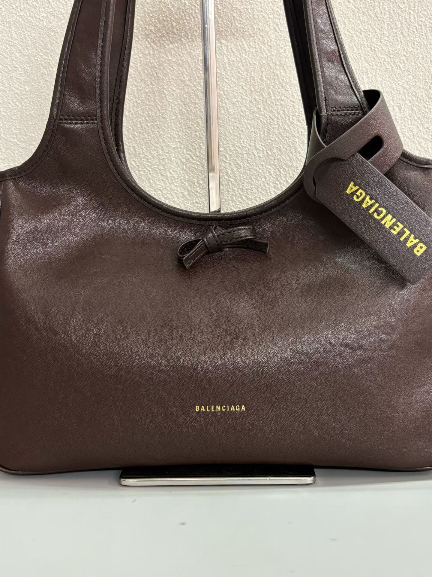 B1N36J12 Popular leather bag