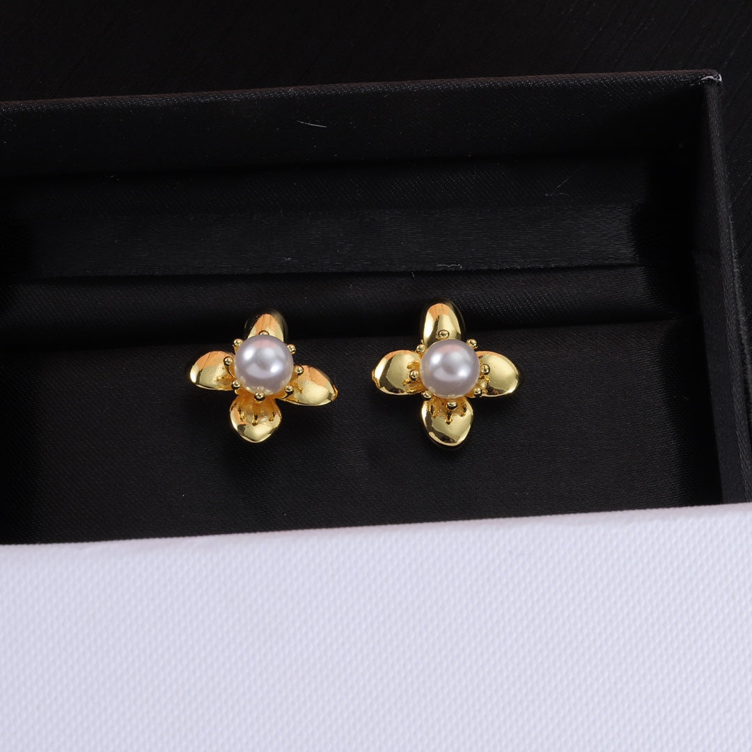 X1Z64A526E Popular Earrings