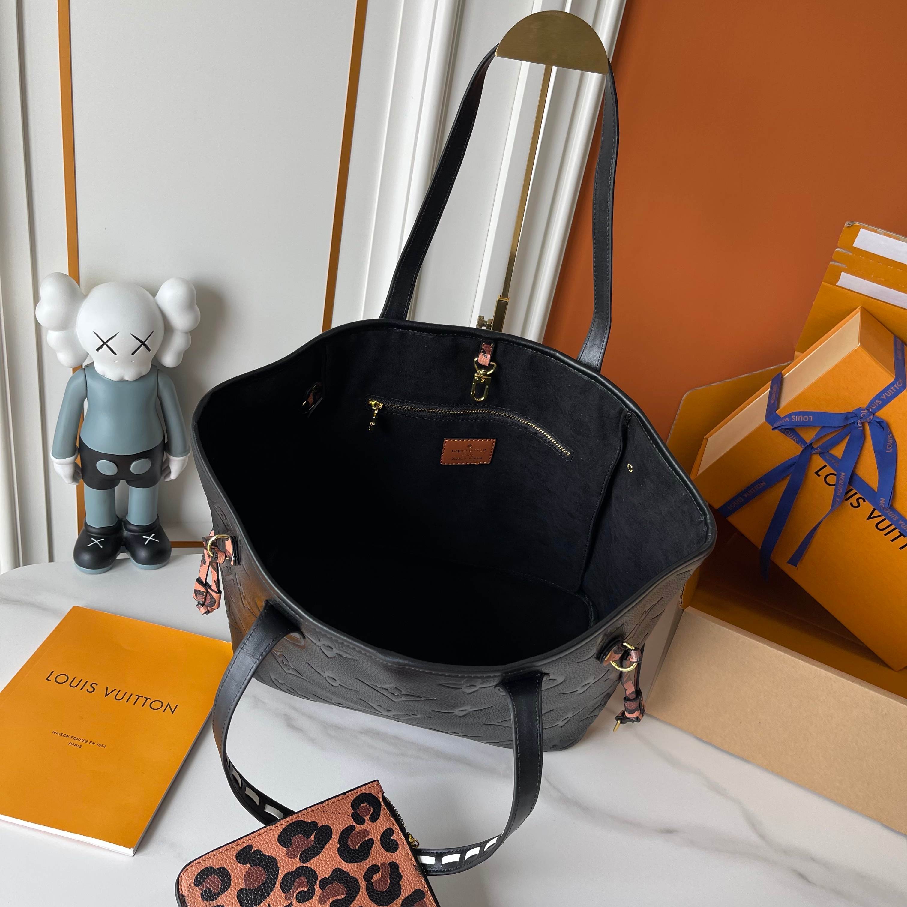 B1P46E93 Popular leather bag