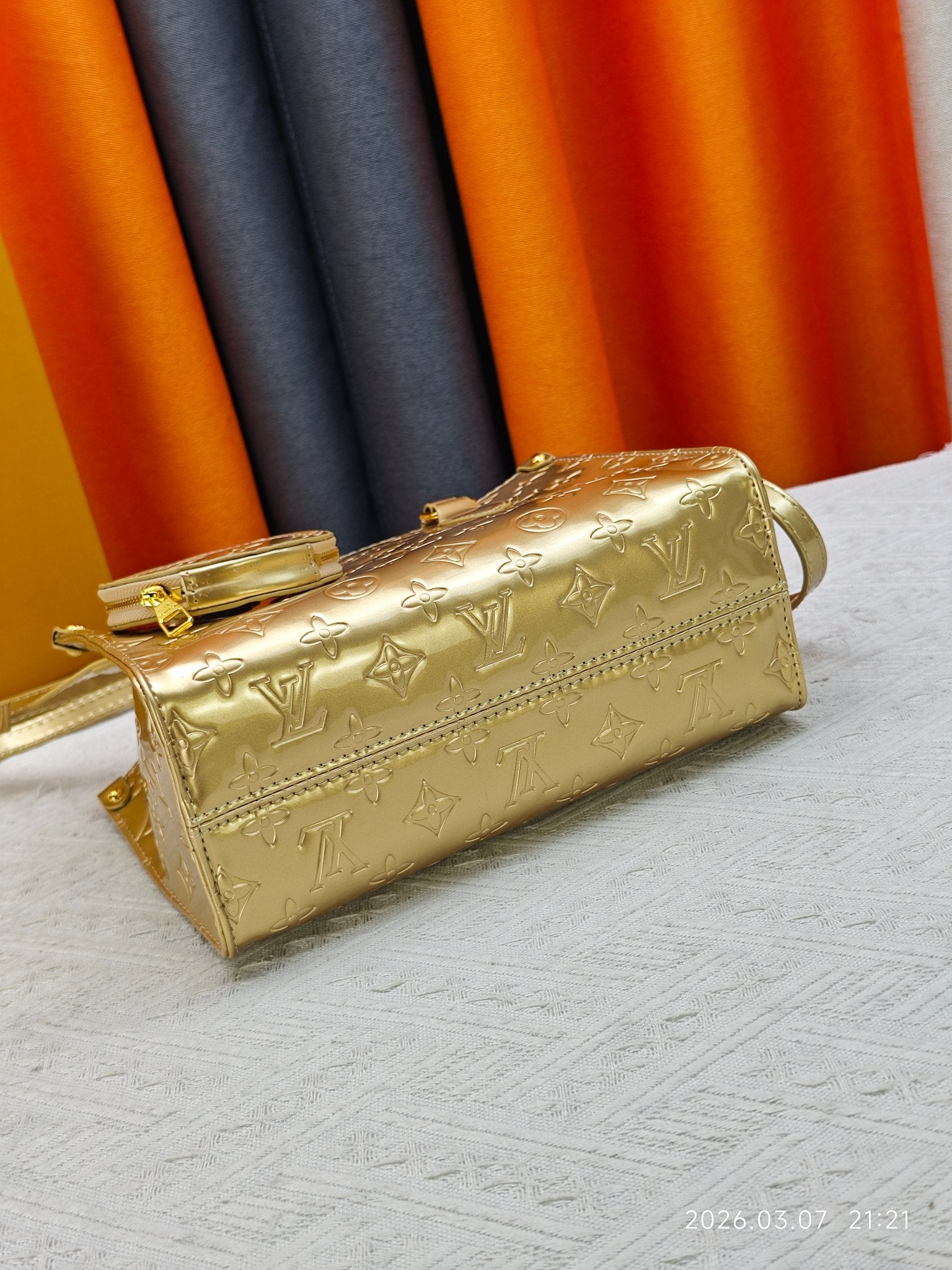 B1P36E35 Popular leather bag